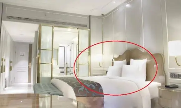 ทำไมเตียงในโรงแรมถึงมักมีหมอน 4 ใบ? เบื้องหลังเหตุผลลับที่หลายคนมองข้าม!