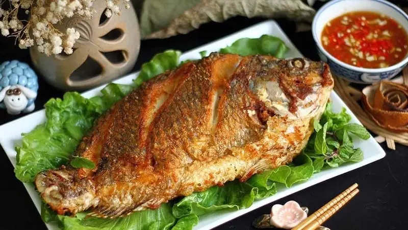 วิธีทอดปลาให้กรอบนอกนุ่มใน ไม่ติดกระทะ ไม่เละเหมือนร้านอาหาร