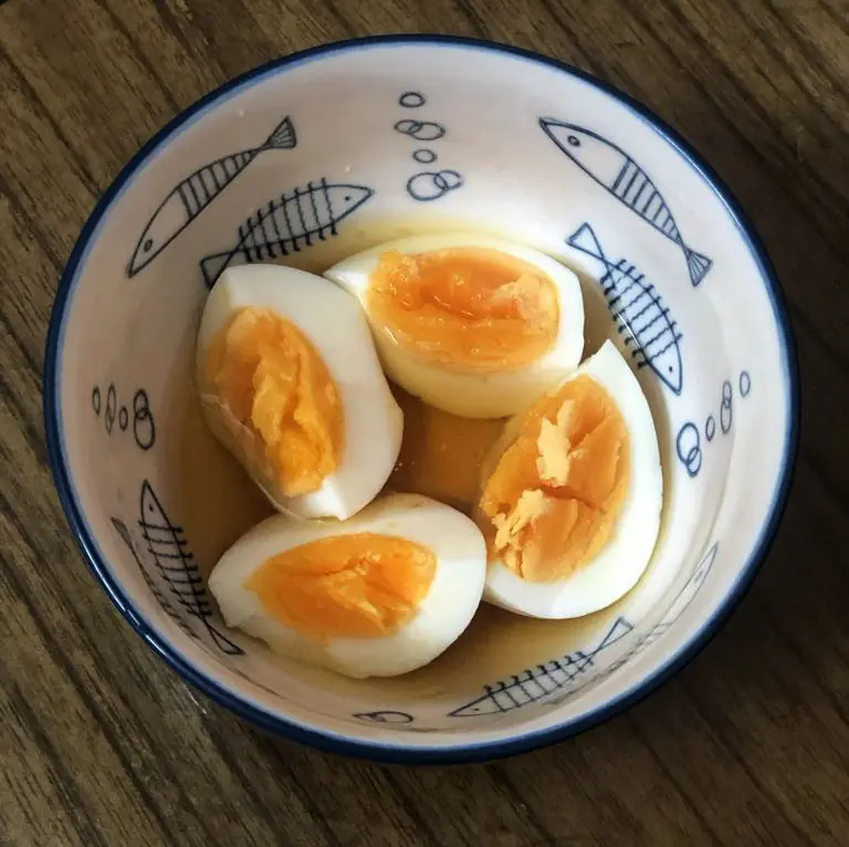 เคล็ดลับต้มไข่แตกไม่ให้ไหล