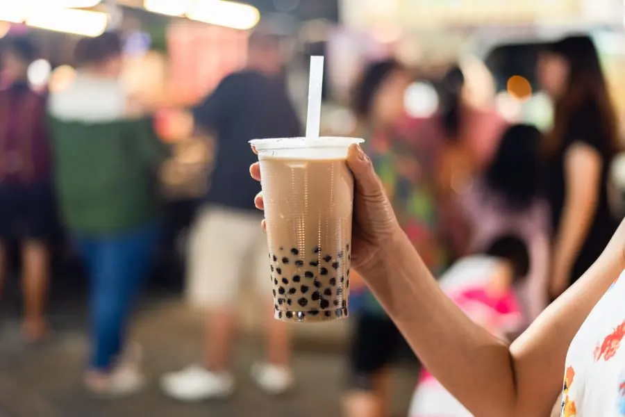 หลายคนดื่มทุกสัปดาห์ แต่หมอเตือน คนที่มี “5 อาการนี้” ควรเลี่ยงชานม