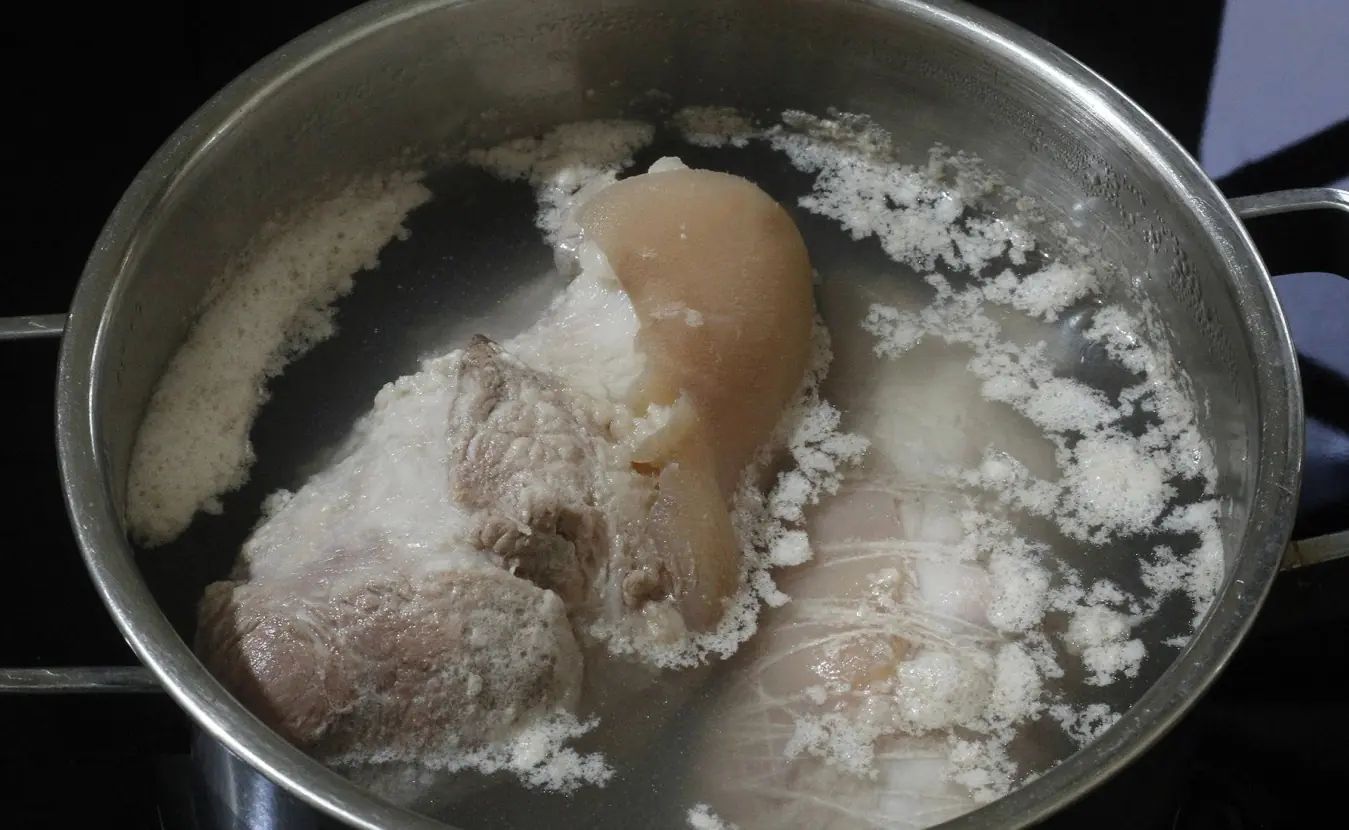 เวลาต้มเนื้อ ควรช้อนฟองออกหรือไม่? ในที่สุดก็มีคำตอบ หลายคนทำผิดมาตลอด!
