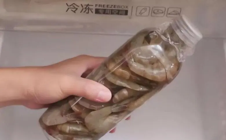 เก็บกุ้งผิดวิธีมาตลอด? แค่เปลี่ยนวิธีแช่ กุ้งสดได้นานเป็นเดือน