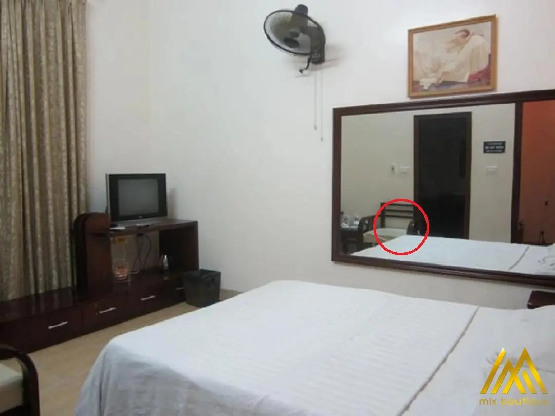 ทำไมต้องถอดปลั๊กทีวีทันทีหลังเข้าห้องพักโรงแรม? เพราะอะไร?
