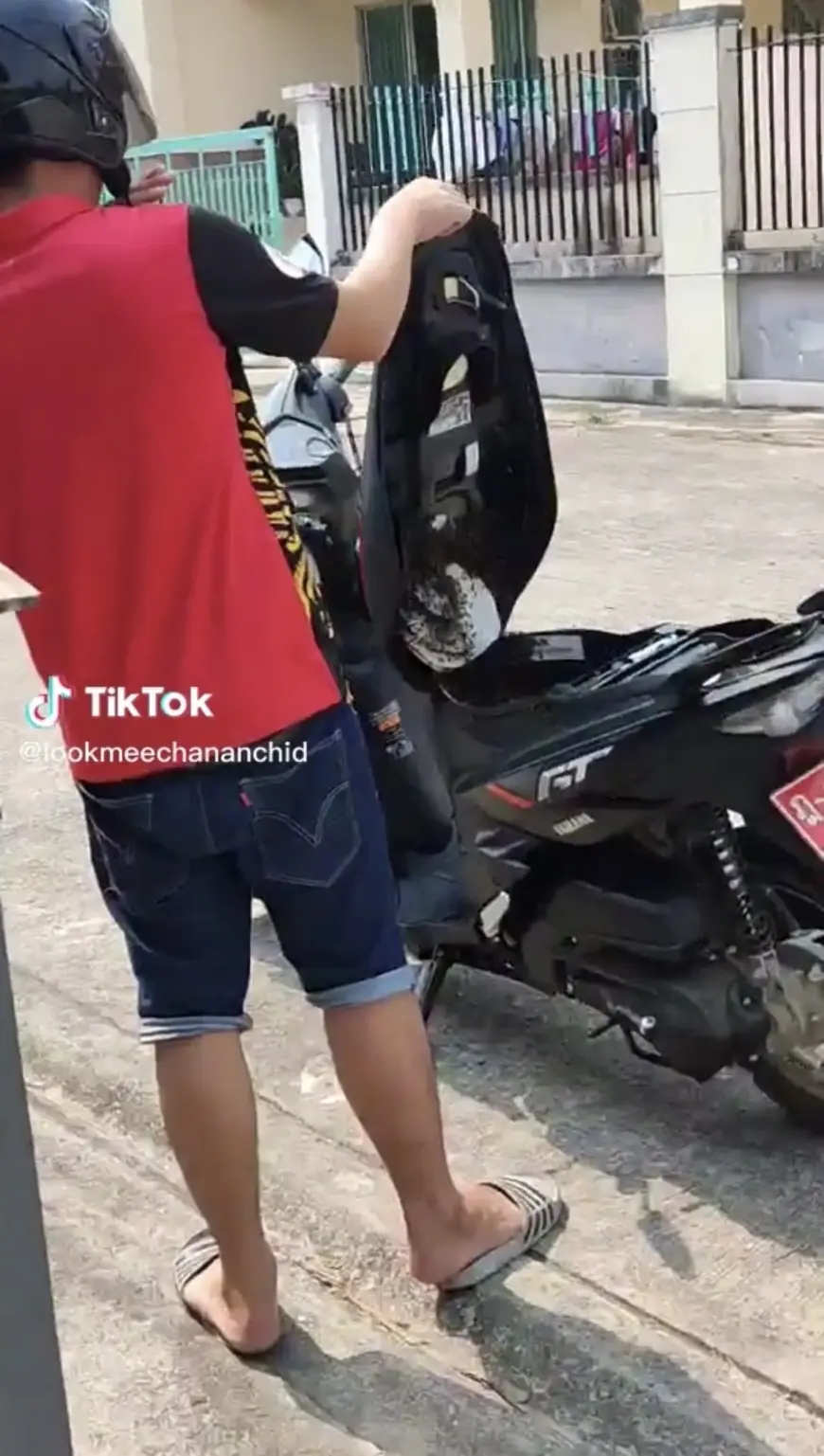 เปิดเบาะจยย.ป้ายแดง ตะลึง! ผึ้งเข้าไปทำรัง ไม่ทราบที่มา คอหวยแห่ส่องทะเบียนรถ