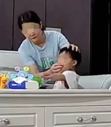 แม่กังวล ลูก 1 ขวบ ฟันยังไม่งอก ไปหาหมอถึงรู้สาเหตุ แจ้งตำรวจจัดการ "พี่เลี้ยง" ทันที!