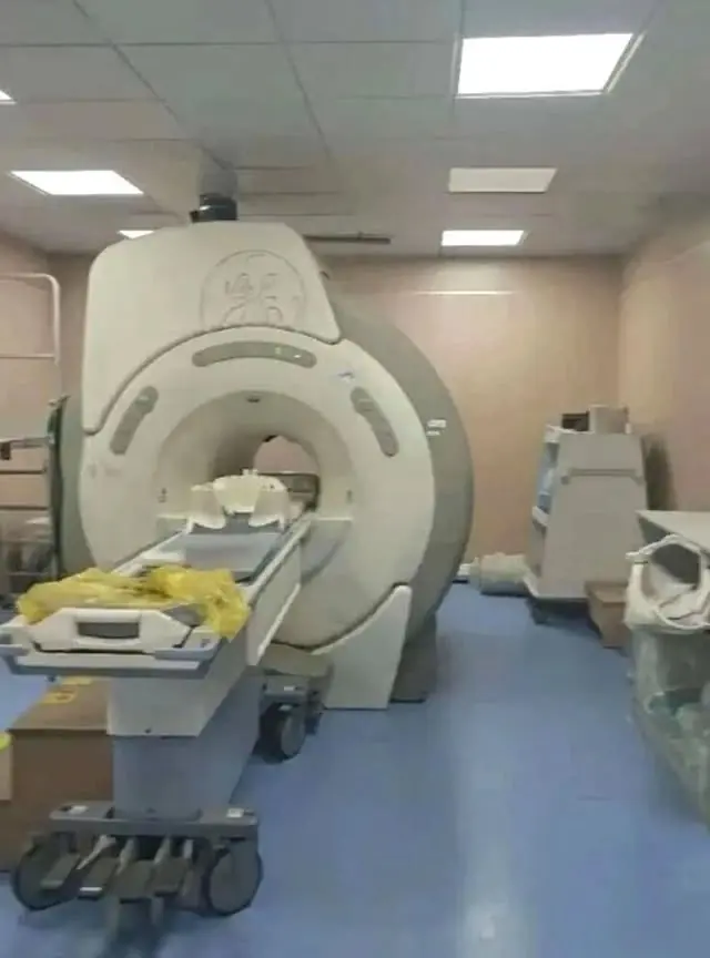 สั่งพักงานทีมแพทย์ที่ “ลืม” ผู้ป่วยไว้ในเครื่อง MRI นานถึง 6 ชั่วโมงกลางดึก สภาพอันน่าเวทนาข