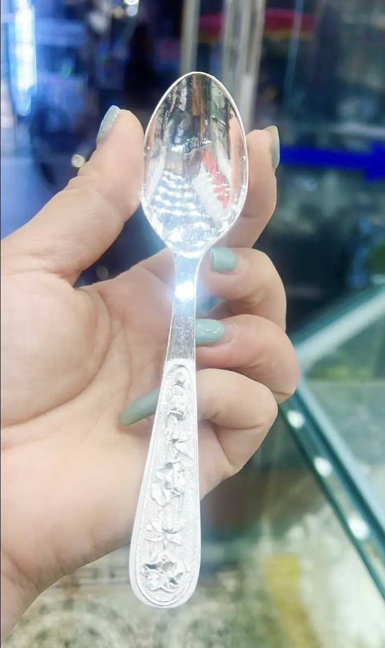 ช้อนราคาเกือบ 500 บาท 1 คัน จุดชนวนถกเถียงเรื่องการเลี้ยงลูก จนชาวเน็ตแบ่งเป็น 2 ฝ่าย