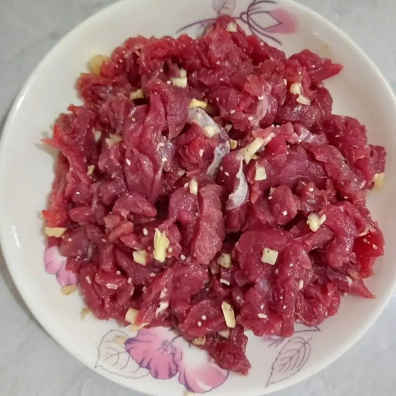 เคล็ดลับการผัดเนื้อใบพลูให้อร่อย: เนื้อนุ่ม หวาน และมีรสชาติกลมกล่อมโดยไม่เหนียวหรือแฉะ