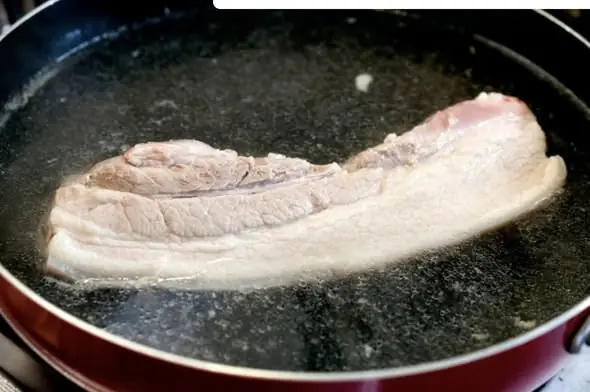 ไขข้อข้องใจ น้ำต้มหมูนำมาทำซุปต่อได้ไหม มีสารอาหารหรือสิ่งเจือปน?