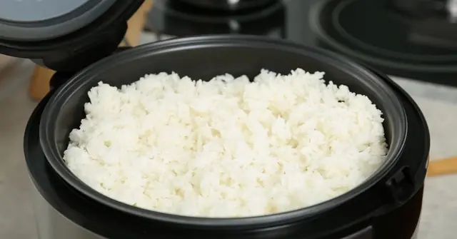 เตือนภัยเร่งด่วน! สำหรับครอบครัวที่ชอบกิน "ข้าวเย็นเหลือ" เผย 1 พฤติกรรม "เพาะสารพิษ" ที่คนส่