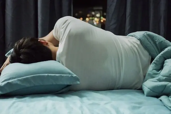 ผู้ชายต้องระวัง! นอนแล้วเหงื่อออก 3 จุดนี้ สัญญาณเตือน "ไตพัง"