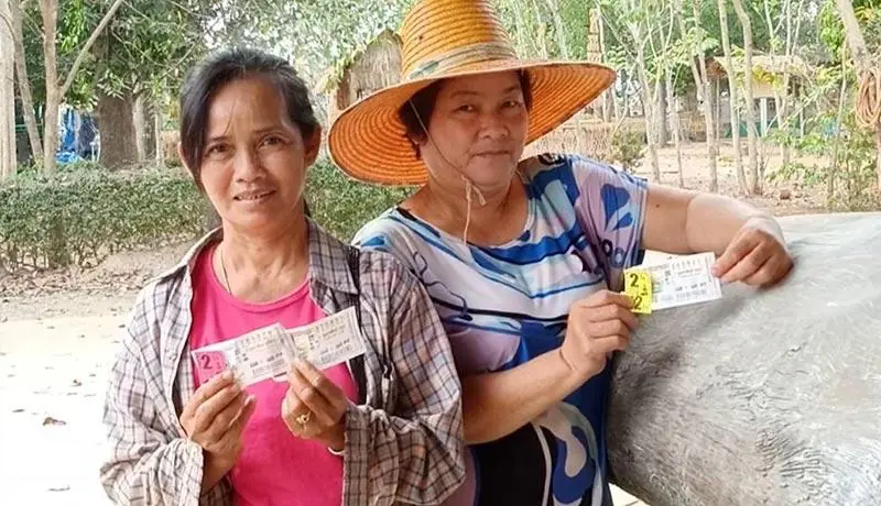 เลขเด็ดต้นตะเคียนเก่าแก่ 100 ปี คอหวยจัดหนักซื้อหวยชุด 12 ล้าน