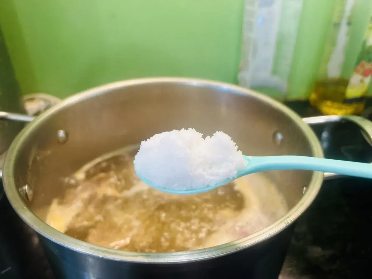 ถ้าเผลอใส่เกลือในอาหารมากเกินไป ควรทำอย่างไร?