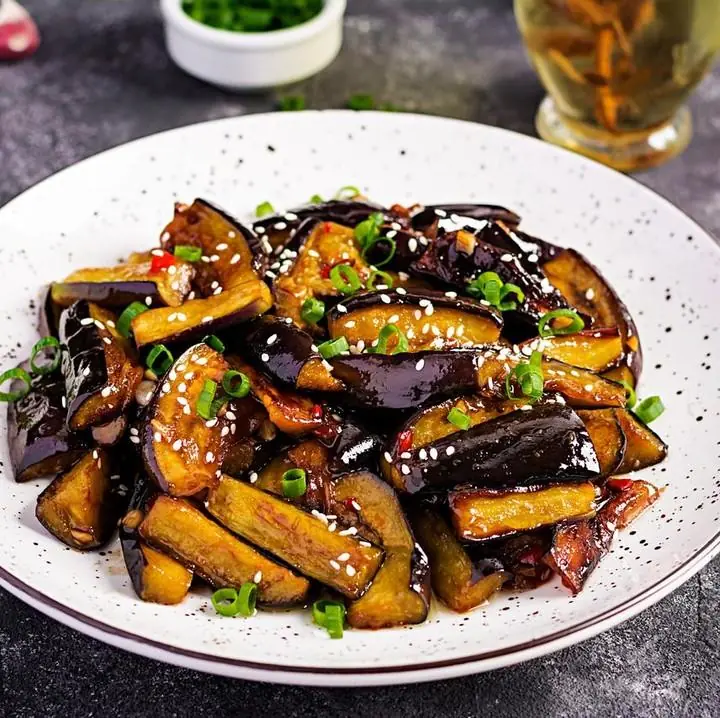 มะเขือม่วง ราชาแห่งผักที่มีประโยชน์ แต่ 4 กลุ่มนี้ควรกินอย่างระมัดระวัง