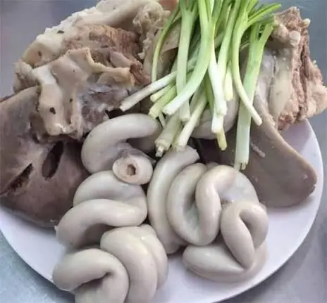 ไขข้อข้องใจ! ไส้หมู กับ ขาหมู เมนูโปรดจานไหนที่ต้องระวังมากกว่ากัน