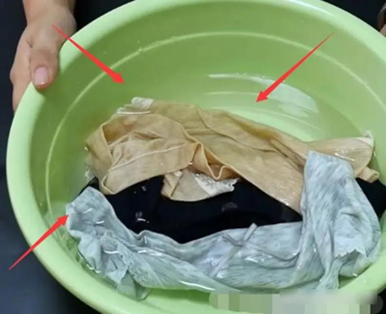 5 พฤติกรรมซักชุดชั้นในที่สกปรกยิ่งกว่า “ไม่ซัก”! หลายคนทำผิดมาหลายสิบปีโดยไม่รู้ตัว