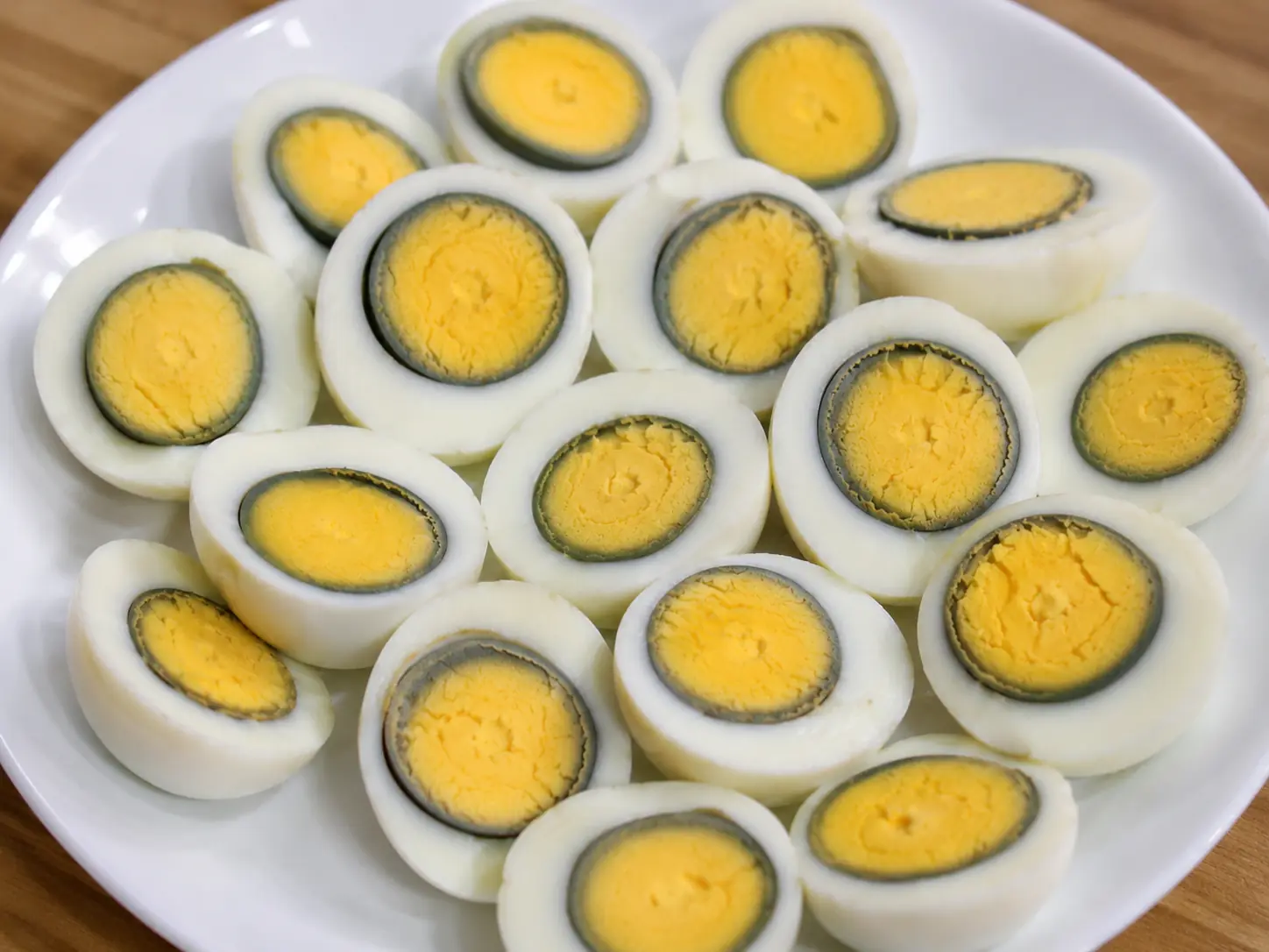 ถ้าไข่ต้มของคุณมีวงสีเขียวรอบไข่แดง นั่นหมายความว่า…