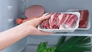 เนื้อหมูแช่ช่องฟรีซได้นานแค่ไหน? รู้ระยะเวลาที่เหมาะสมก่อนคุณภาพลดลง