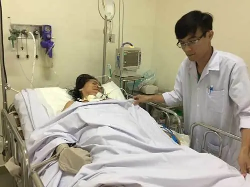 หญิงวัย 57 ปี เสียชีวิตหลังกินไก่ย่างเสียบไม้ด้วยวิธี "แปลกพิสดาร"