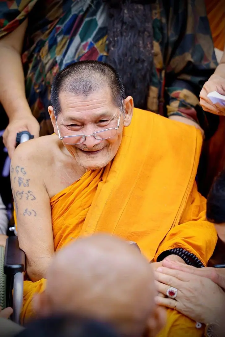 ศิษย์ "หลวงปู่ศิลา" นับหมื่นแห่ร่วมพิธีปลุกเสก "จอมสุรินทร์" เปิดภาพทะเบียนรถ ส่องเลขมงคล