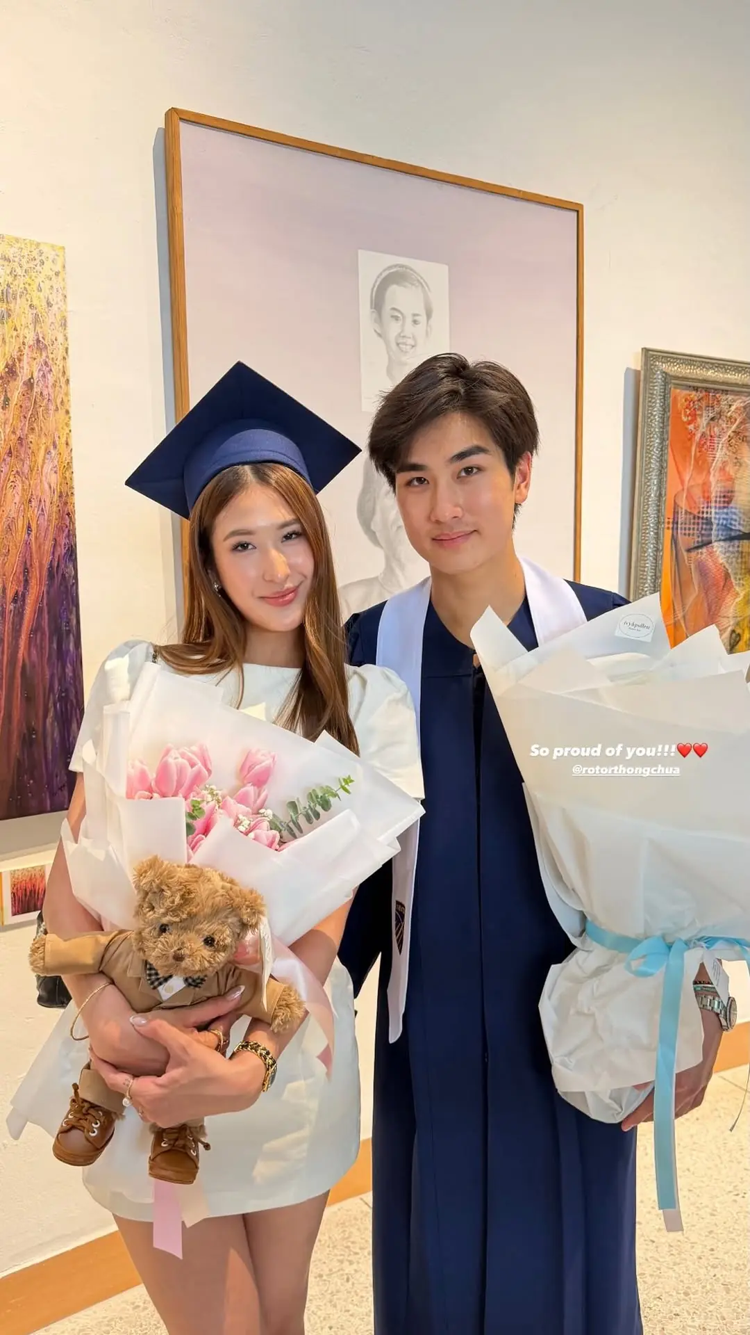 "โรเตอร์ ทองเจือ" ภาพวันเรียนจบ เฟรมน่ารักสีชมพู "แตงโม" ลูกสาวพ่อแจ๊ส ร่วมยินดี