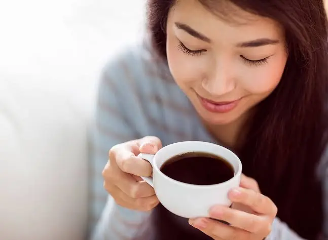 ยิ่งดื่มยิ่งเหนื่.อย? ทำไมดื่มกาแฟวันละ 2–3 แก้ว แต่ยังรู้สึกง่วงและอ่อ.นเพลียอยู่ตลอด