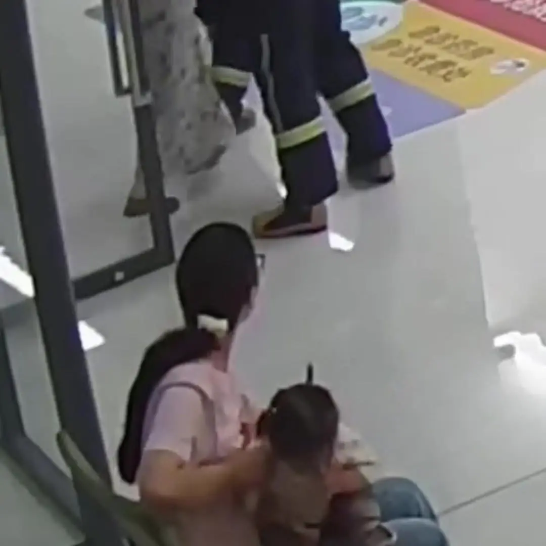 ยิ่งกว่าละคร! เมียอุ้มลูกไข้สูงไป รพ. เจอสามีมากับ "ลูกเมียคนอื่น" แต่รู้เหตุผลใครก็ด่าไม่ล