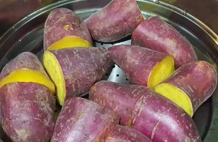 กินอะไรเพื่อไม่ไป “เลี้ยง” เซลล์ม.ะ.เ.ร็ง? นี่คือ 5 ตัวเลือกอันดับต้น ๆ
