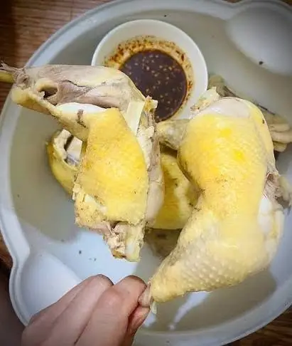 ต้มหมูใส่แค่น้ำเปล่ากับเกลือไม่พอ เคล็ดลับง่าย ๆ แค่เพิ่มสิ่งนี้ หมูจะขาวนุ่ม หอม