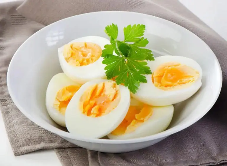 การรับประทานไข่ในมื้อเช้าอย่างถูกวิธีตามคำแนะนำของผู้เชี่ยวชาญ