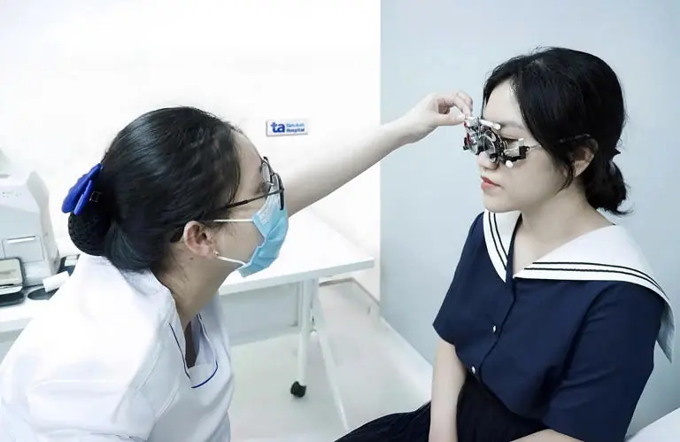 สายตาสั้นระดับเบา ควรใส่แว่นไหม? เช็กคำตอบพร้อมวิธีใส่แว่นไม่ให้สายตาสั้นเพิ่ม