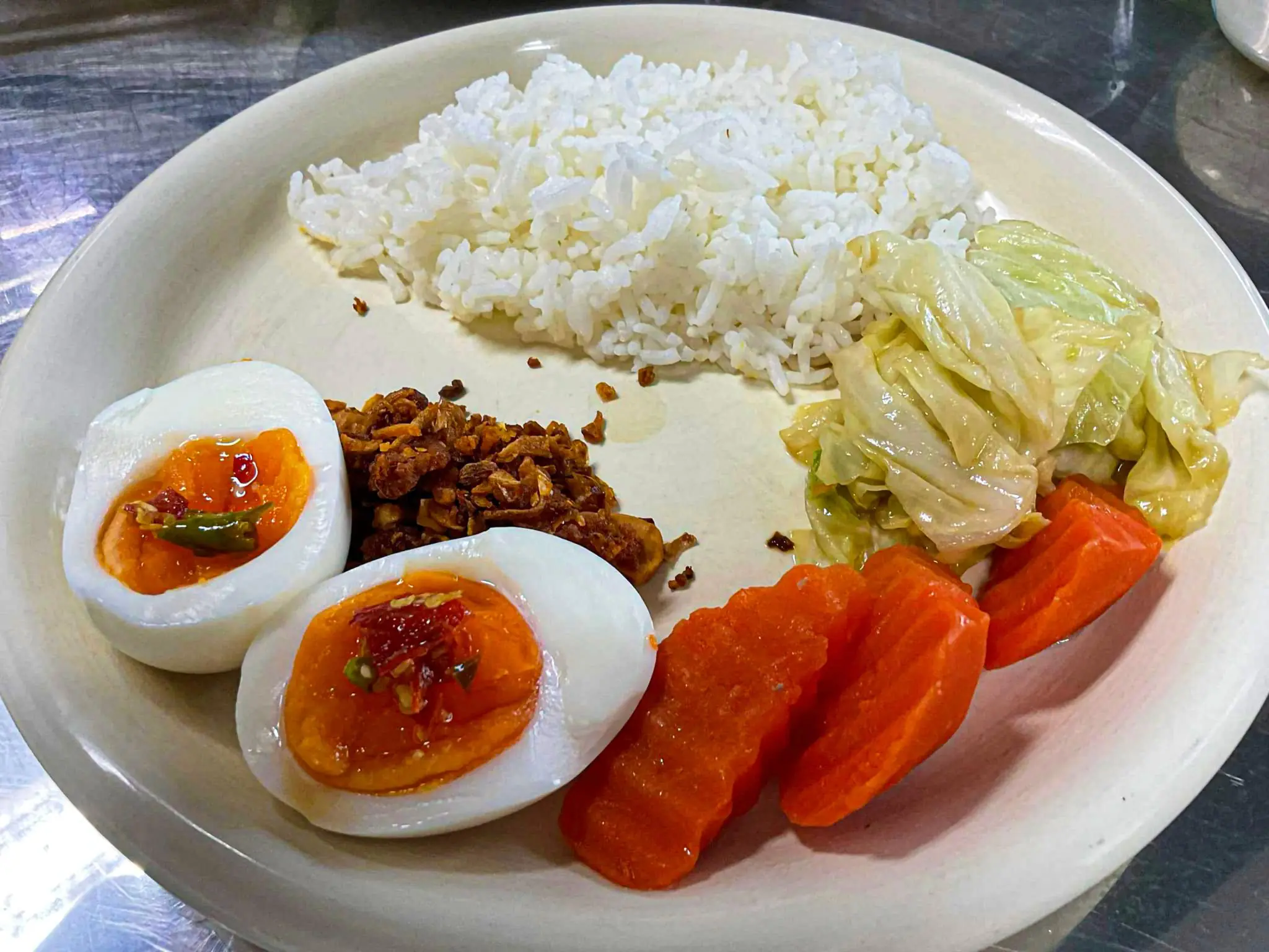 แพทย์เผยว่า การรับประทานไข่ต้มในตอนเช้าอาจก่อให้เกิด... หากทำผิดวิธีโดยไม่รู้ตัว