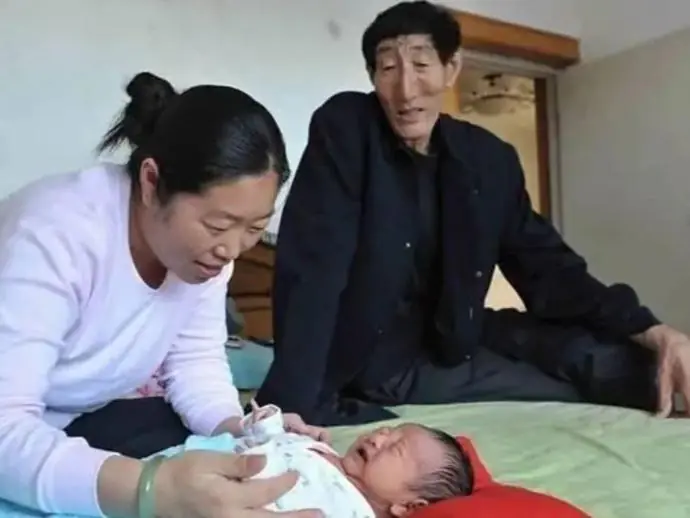 อึ้งทั้ง รพ.! "ชายร่างยักษ์" ฝืนคำหมอมีลูก ผ่านไป 18 ปี เห็นภาพลูกชายแล้วน้ำตาซึม