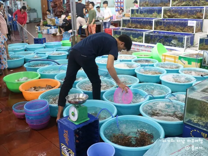 เกิดอะไรขึ้น? หนุ่มเข้าไปซื้อกุ้ง 5 กก. ผ่านมา 10 นาที "ต้องปิดตลาด" ร้านโดนปรับเป็นล้าน!!