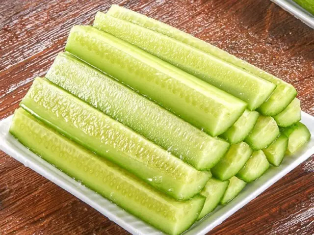 แพทย์เผย การกิน “แตงกวา” ในสลัด อาจก่อให้เกิด...