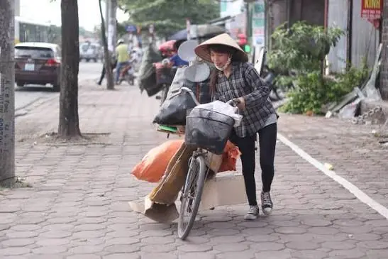 แม่เลี้ยงเก็บของเก่าขายเลี้ยงลูกติดสามี 3 คนจนเรียนจบ แต่วันแบ่งมรดกกลับถูกไล่ออกจากบ้า