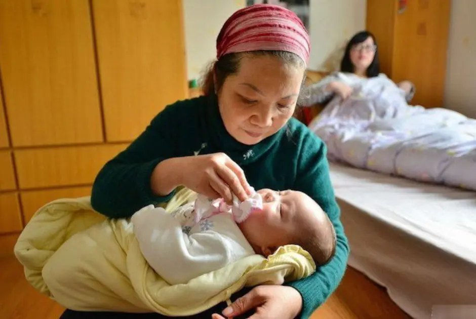 ขึ้นมาช่วยลูกสะใภ้หลังคลอด แต่เหตุผลที่ถูกขอให้อยู่ต่อ ทำเอาแม่เงียบไปนาน