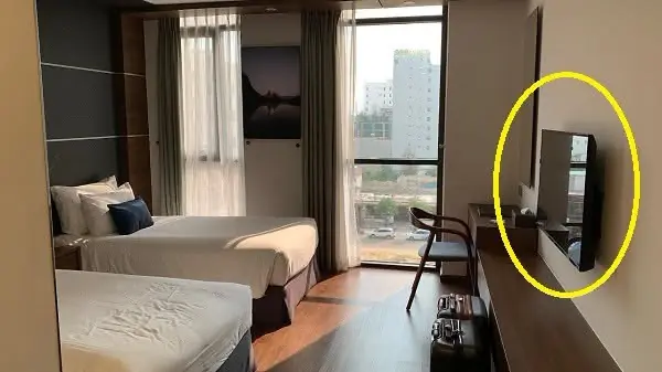 ทำไมต้องถอดปลั๊กทีวีทันทีหลังเข้าห้องพักโรงแรม? เพราะอะไร?