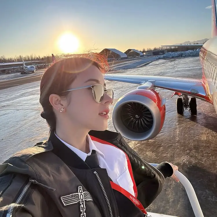 เปิดชีวิตปัจจุบัน "นักบินที่สวยที่สุดในประวัติศาสตร์" ฉายาจากสื่อนอก ที่แท้เป็นสาวไทย!
