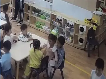 ชื่อบทความ: แม่สงสัยลูกวัยสี่ขวบหลับนานผิดปกติ เปิดกล้องวงจรปิดพบความจริงสุดอึ้ง