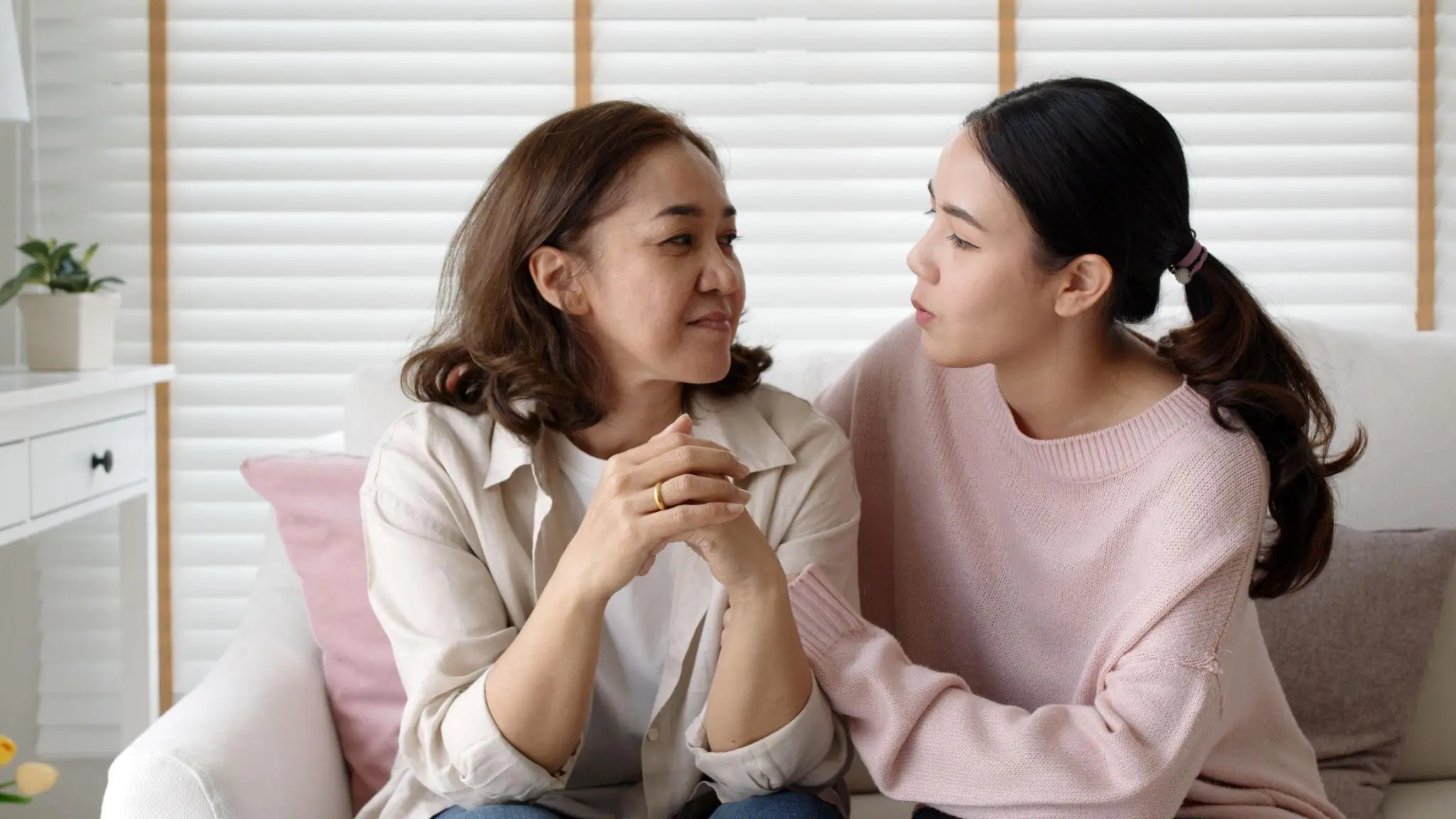 “ทำไมลูกไม่เคยเล่าอะไรให้แม่ฟัง?” คำตอบของลูกสาวทำให้แม่ถึงกับพูดไม่ออก