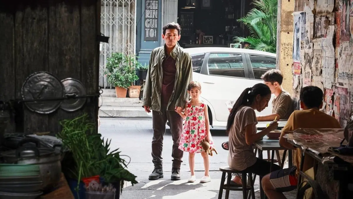 ชายแปลกหน้าคนหนึ่ง กลายเป็น “พ่อ” ของเด็กหญิงที่ไม่มีใครอยู่ข้างกาย