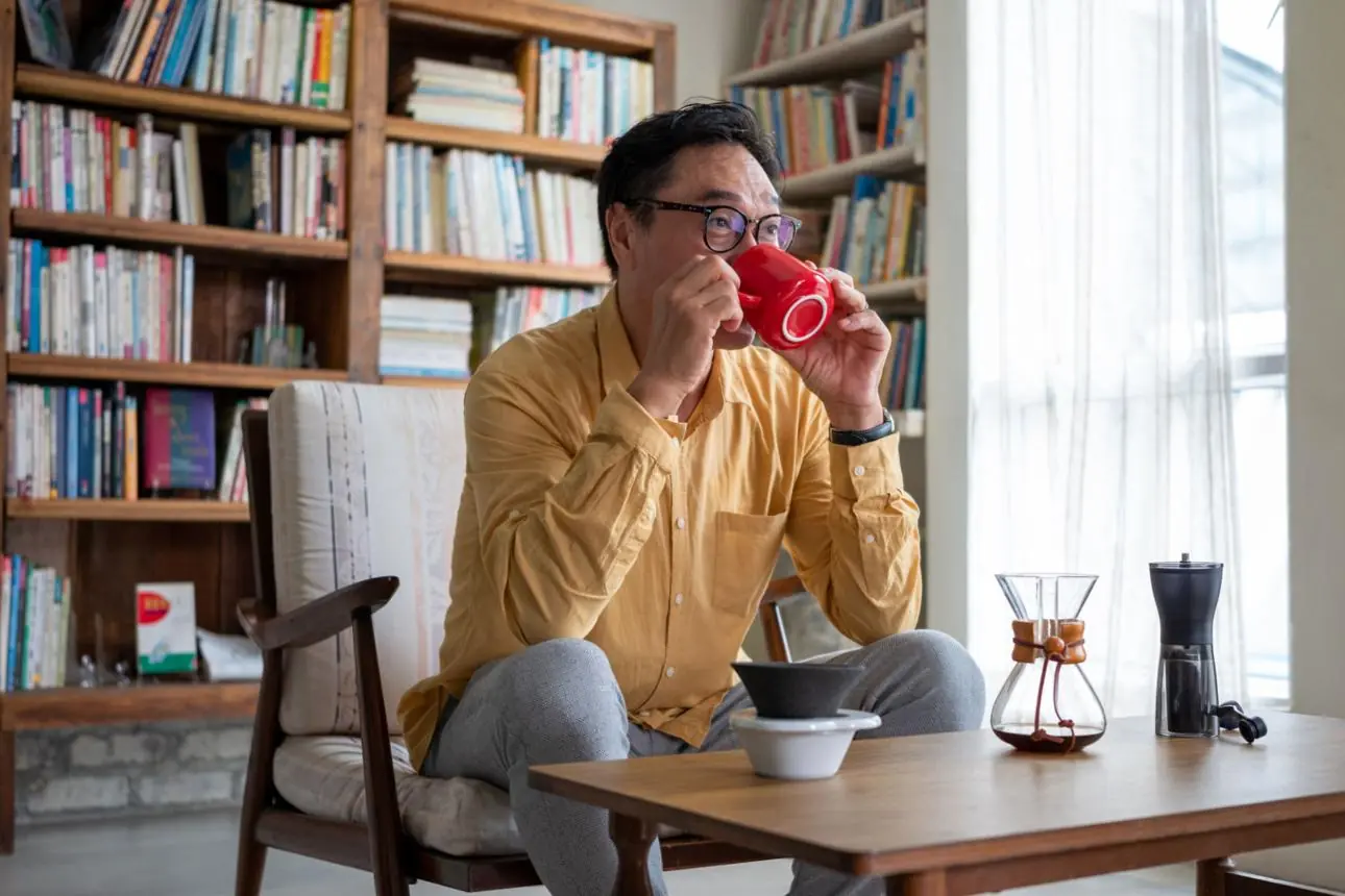 ชายวัย 50 ปีดื่มกาแฟทุกวัน ก่อนตรวจพบไตเสื่อมรุนแรง: ความจริงที่หลายคนควรรู้เกี่ยวกับสุขภ