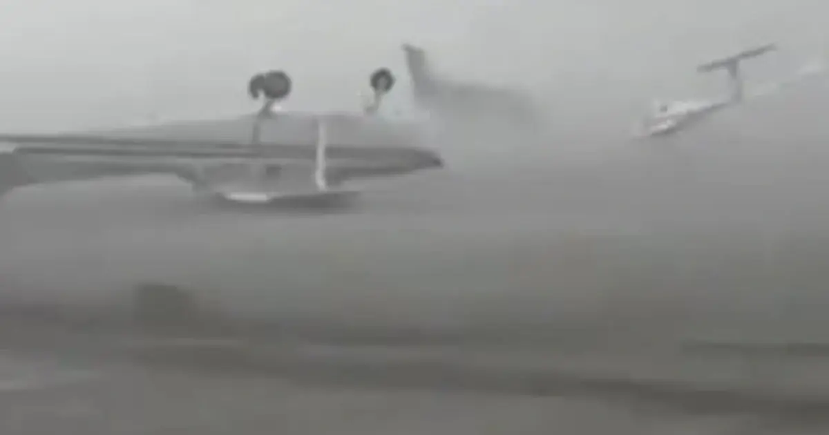 ระทึกกลางสนามบิน! ลมกระโชกแรงพัดเครื่องบิน 3 ลำเคลื่อนตัว ผู้โดยสารปลอดภัยหรือไม่?