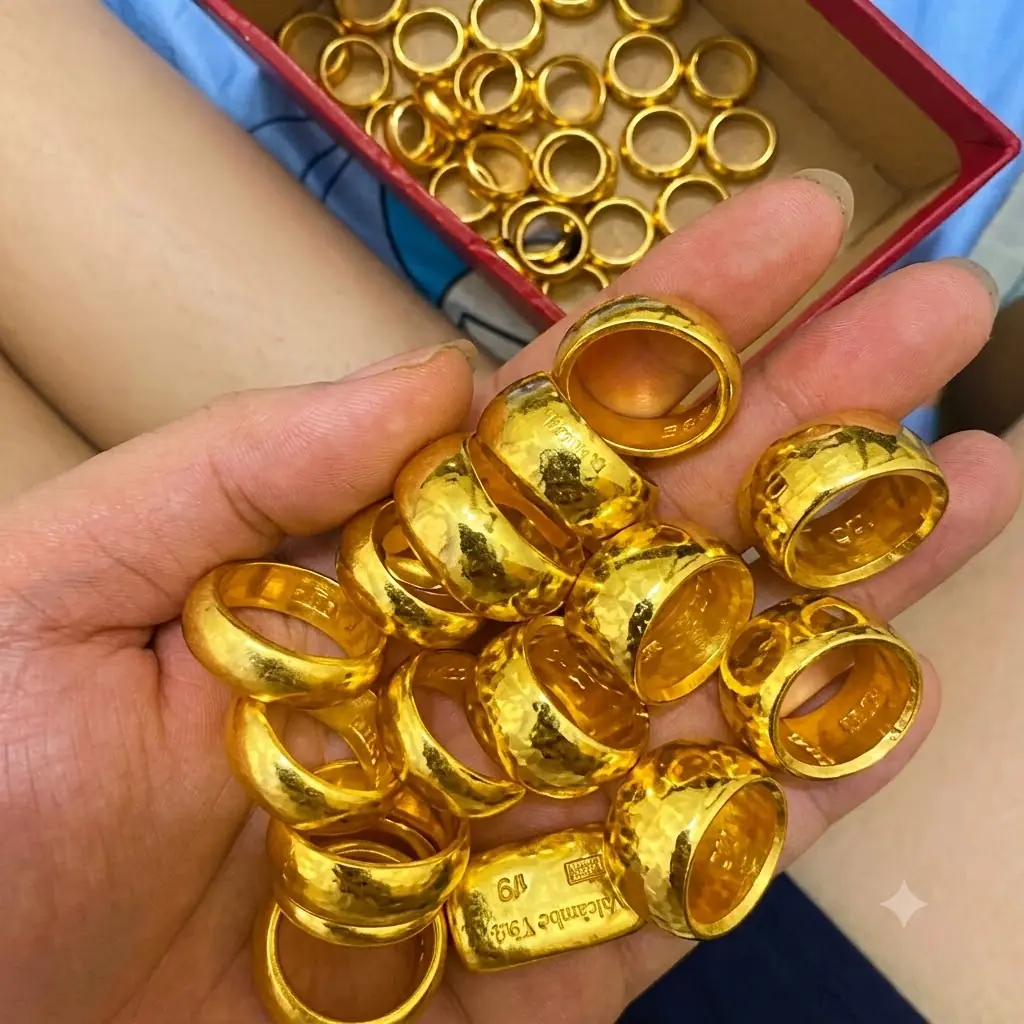 ลูกทำความสะอาดบ้าน เจอแหวนทอง 20 วงในถังขยะ โทรถามแม่ ได้คำตอบสุดช็อก