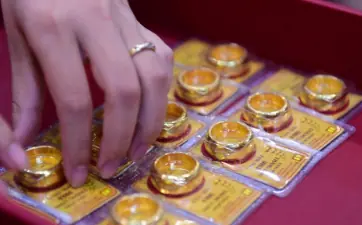 สามีตกงาน! ภรรยาหอบทองสินสอด 5 แท่งไปขาย หวังต่อลมหายใจครอบครัว แต่กลับถูกไล่กลับ