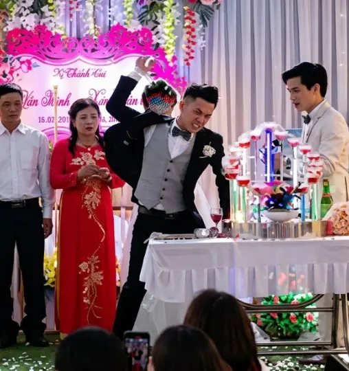 เจ้าบ่าวล่มวิวาห์ สาดไวน์-ฟาดแก้วทั้งแผง แขกช็อกก่อนวงในเฉลย ทำเพราะปกป้องเจ้าสาว