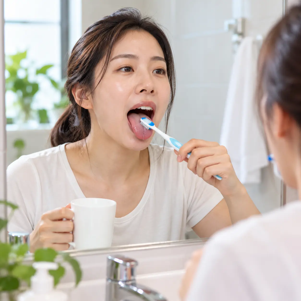 การทำความสะอาดลิ้นและช่องปาก