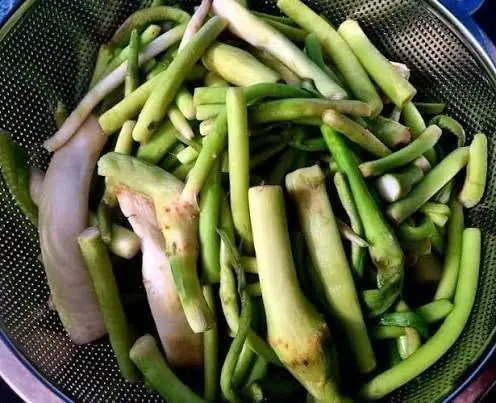 ผักน้ำที่กินดิบต้องระวัง! เสี่ยงพยาธิและเชื้อโรค หากล้างไม่สะอาดหรือปรุงไม่สุก